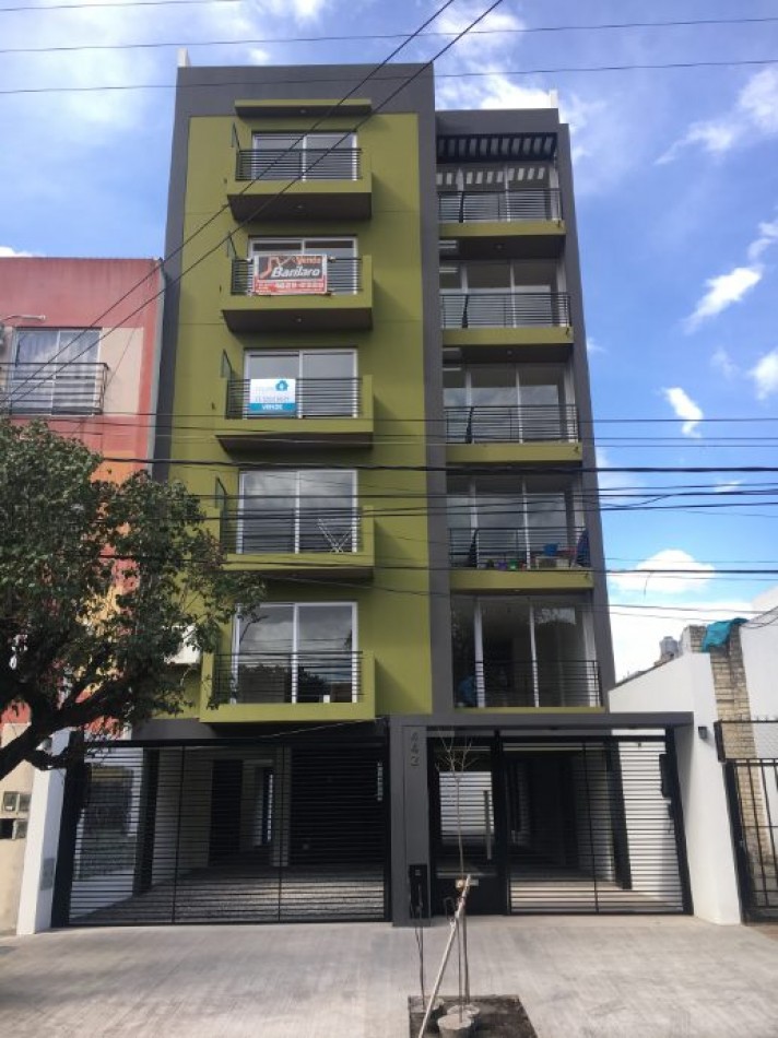 Departamento 2 amb. con cochera cubierta en Moron Sur