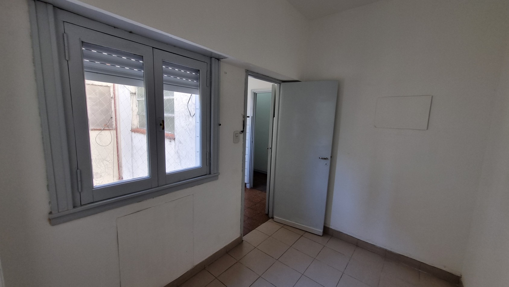 Departamento de tres ambientes a la venta en Castelar