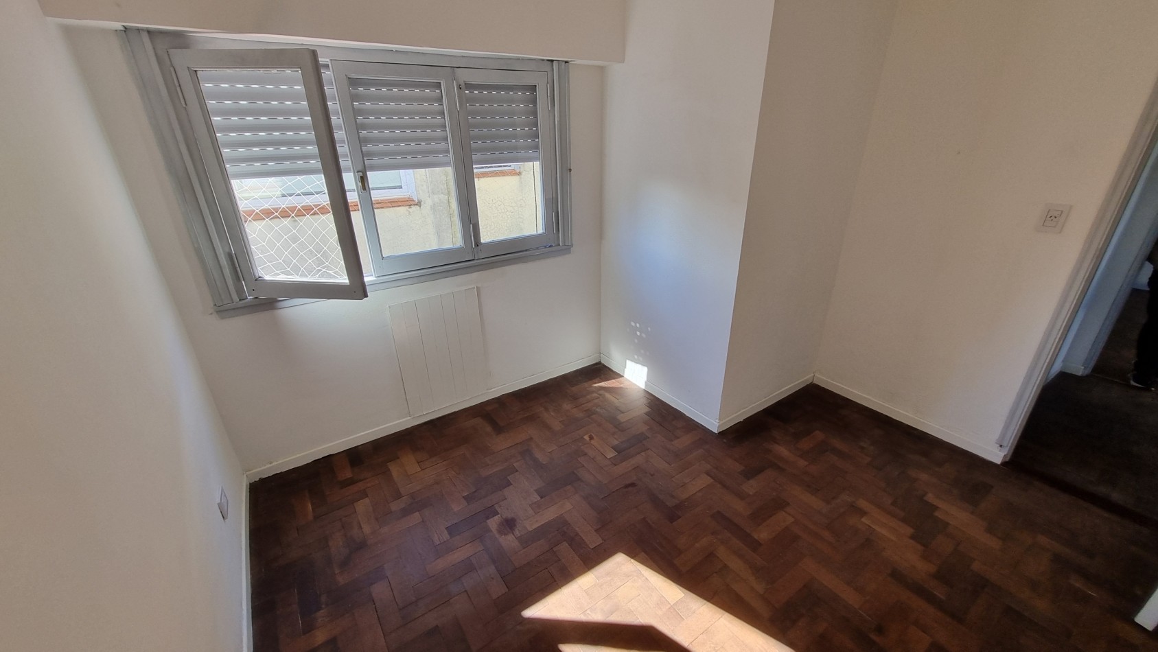 Departamento de tres ambientes a la venta en Castelar