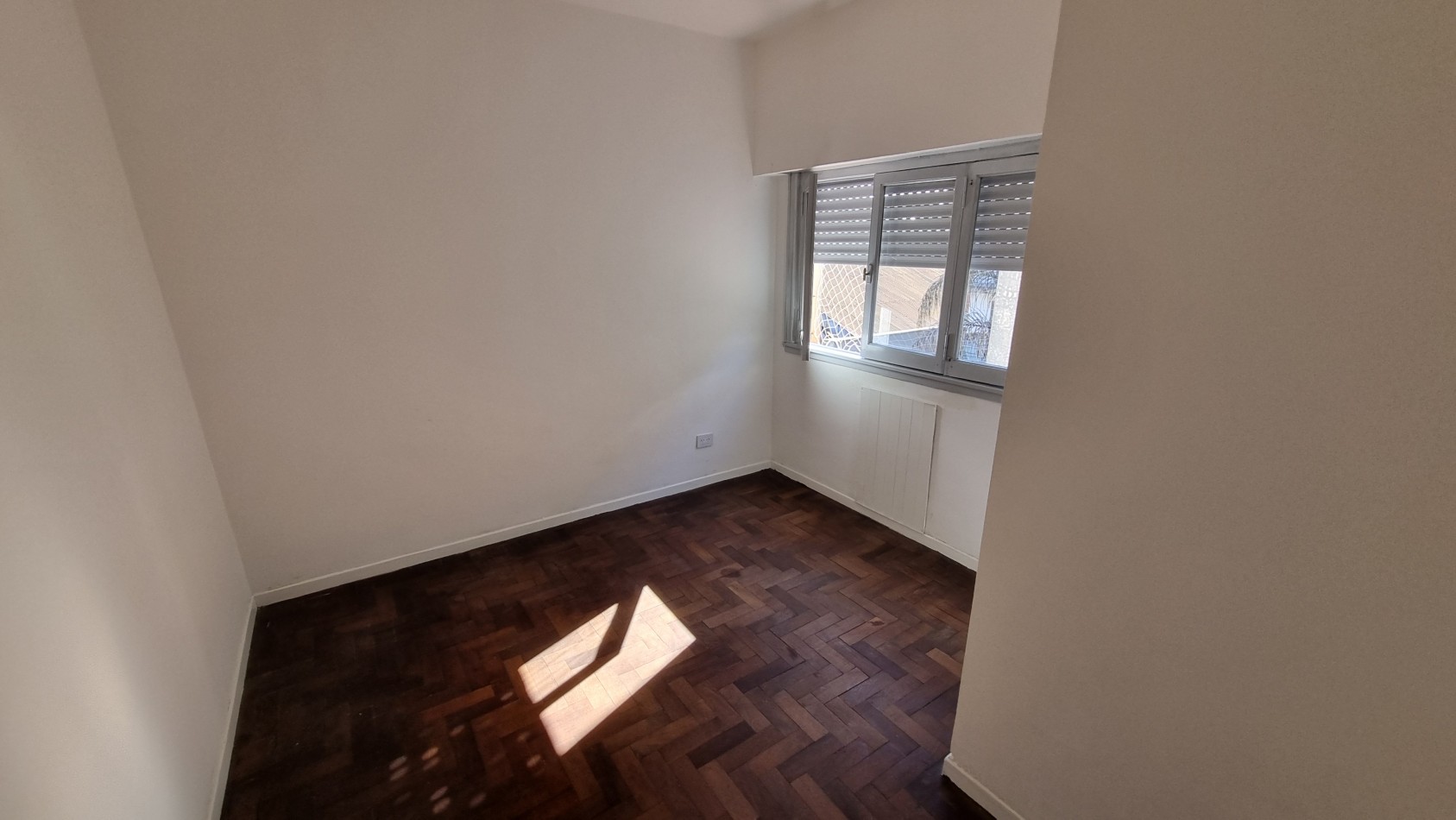 Departamento de tres ambientes a la venta en Castelar