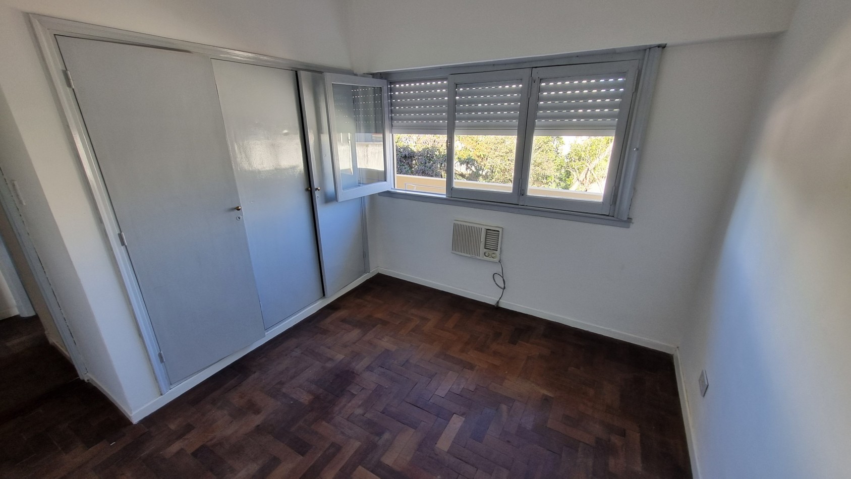 Departamento de tres ambientes a la venta en Castelar