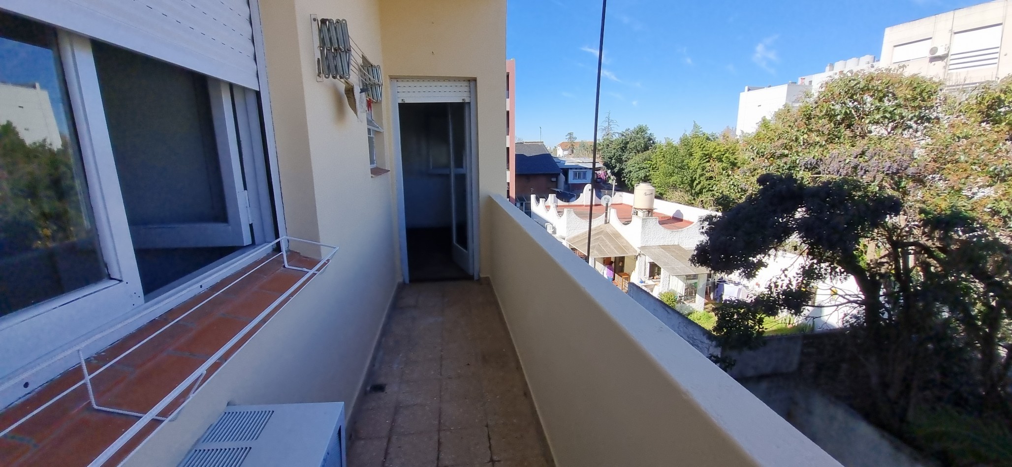 Departamento de tres ambientes a la venta en Castelar