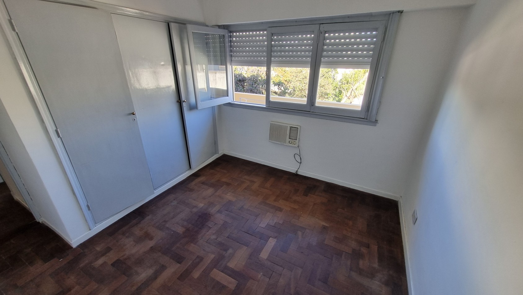 Departamento de tres ambientes a la venta en Castelar