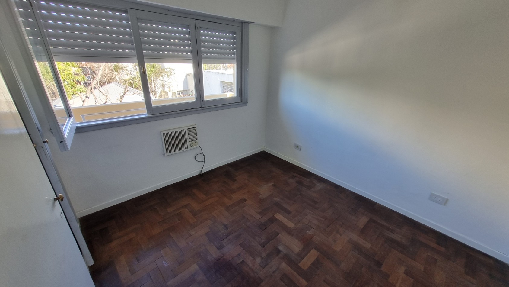 Departamento de tres ambientes a la venta en Castelar