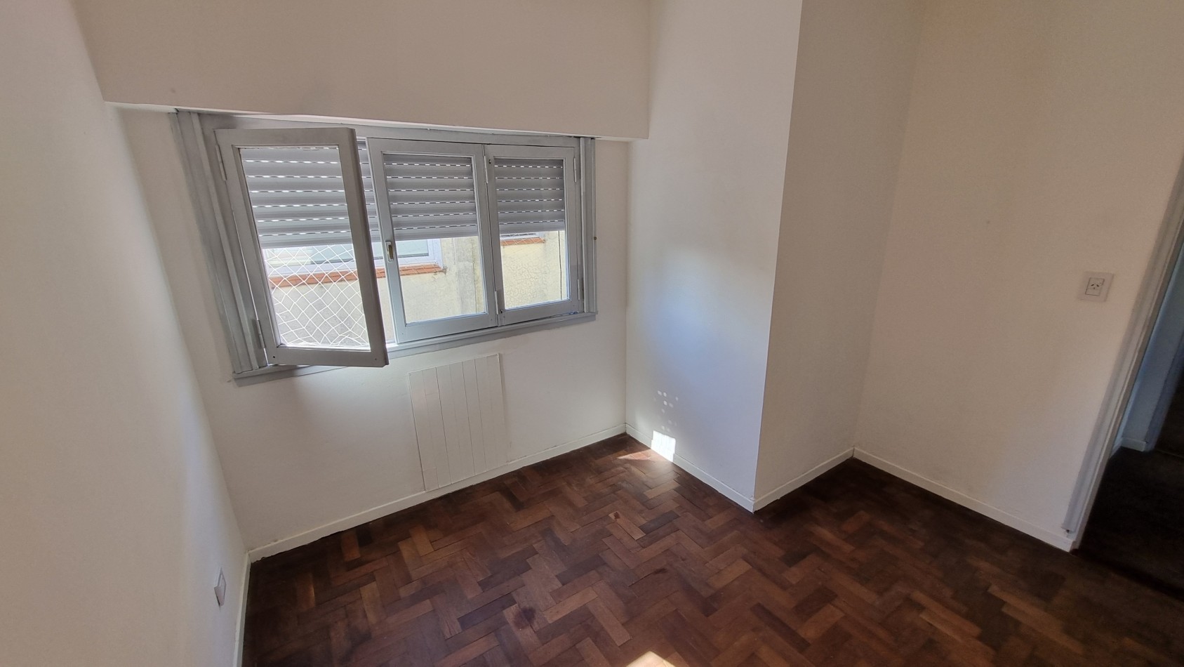 Departamento de tres ambientes a la venta en Castelar