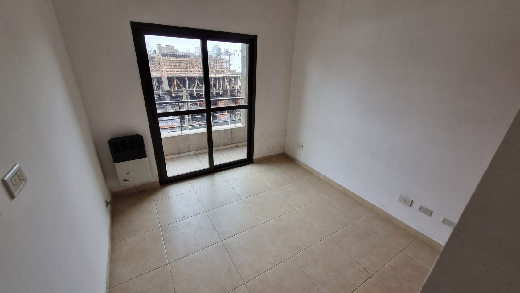 ALQUILER!!! Departamento 2 amb. en Moron Sur