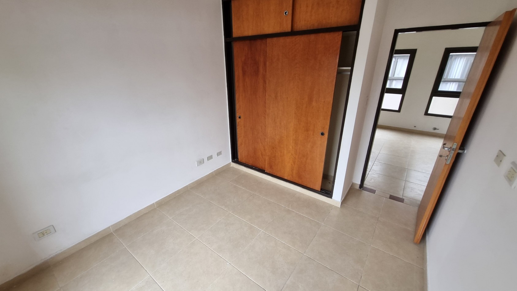 ALQUILER!!! Departamento 2 amb. en Moron Sur