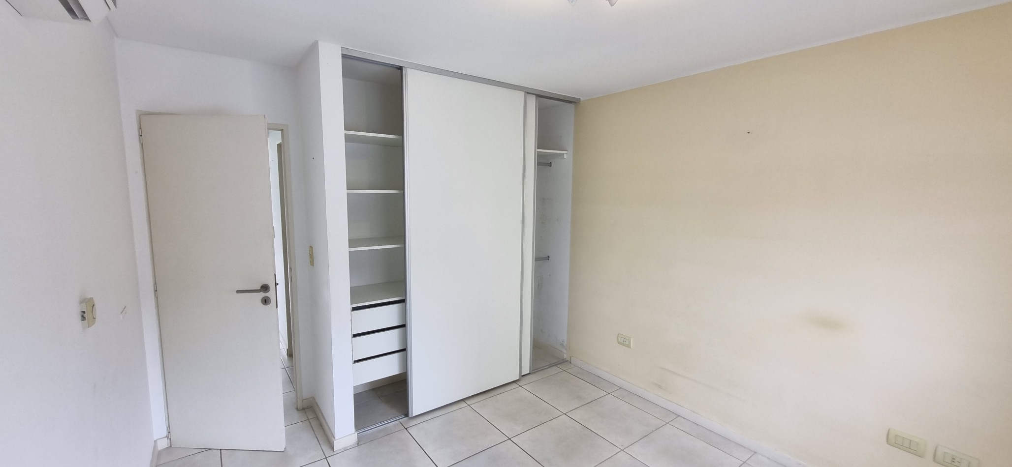 Venta departamento de dos ambientes en Castelar