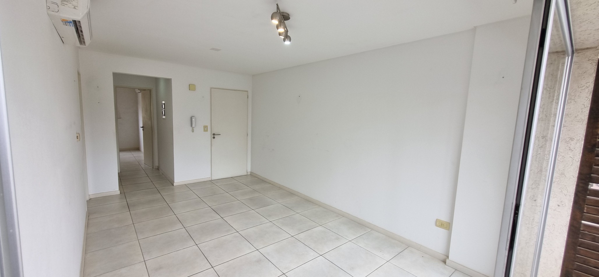 Venta departamento de dos ambientes en Castelar