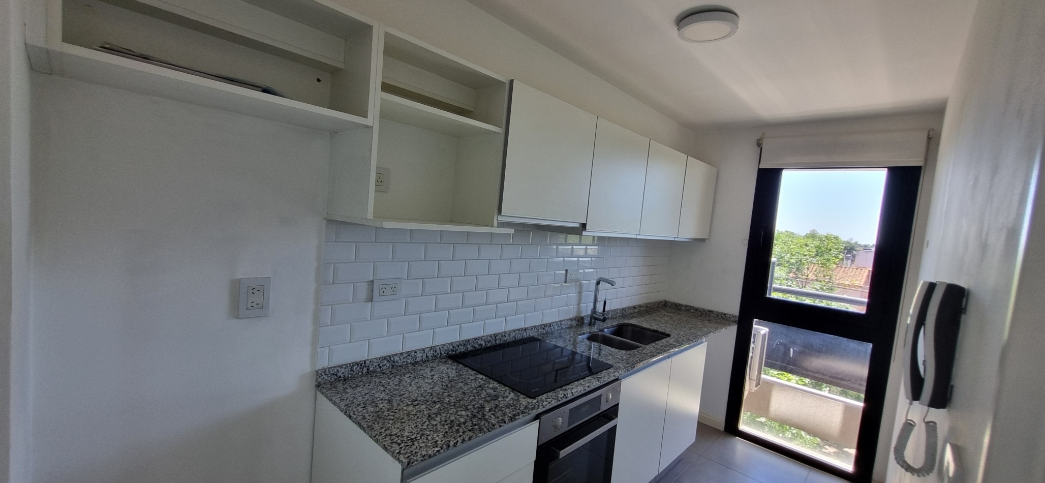 Alquiler departamento en Castelar Norte con cochera cubierta