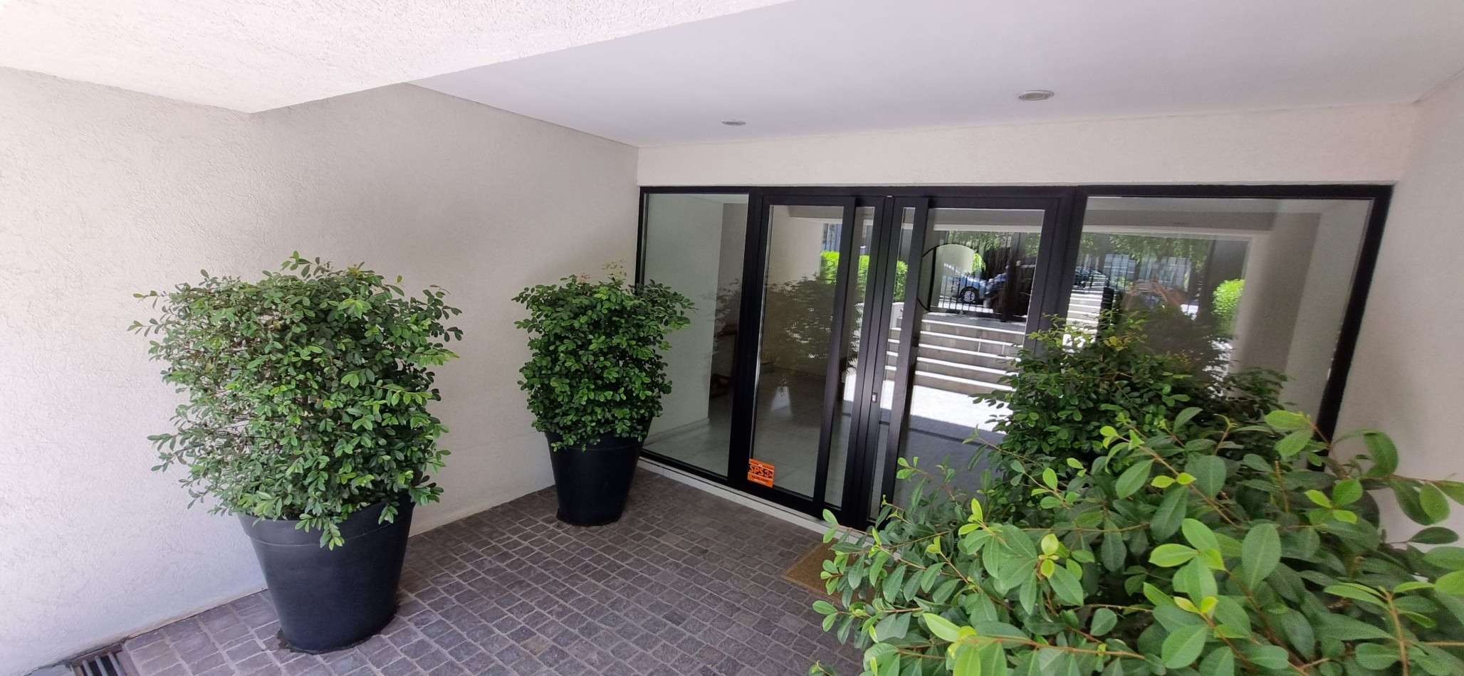 Alquiler departamento en Castelar Norte con cochera cubierta