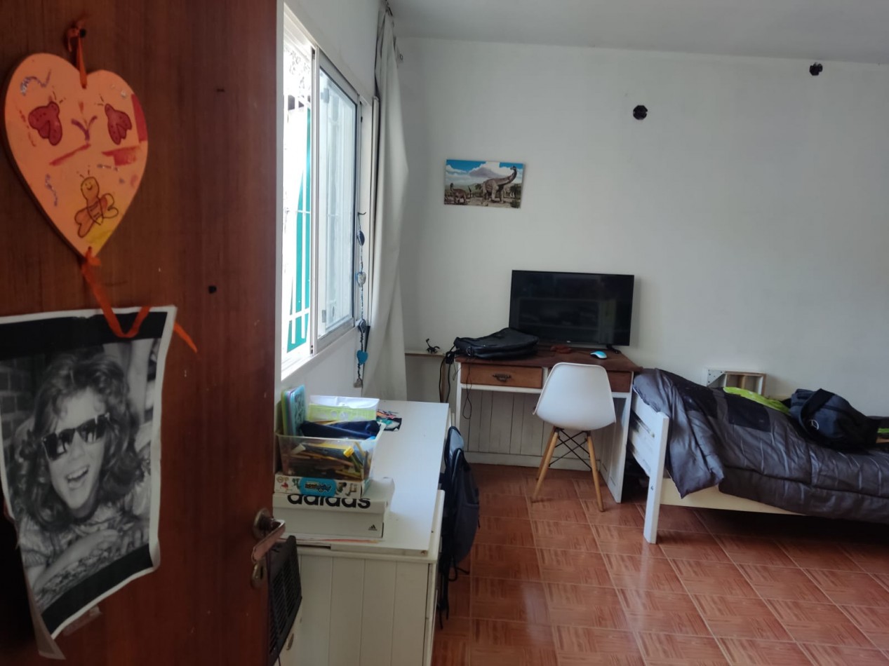 Alquiler - Casa de cinco ambientes en Castelar