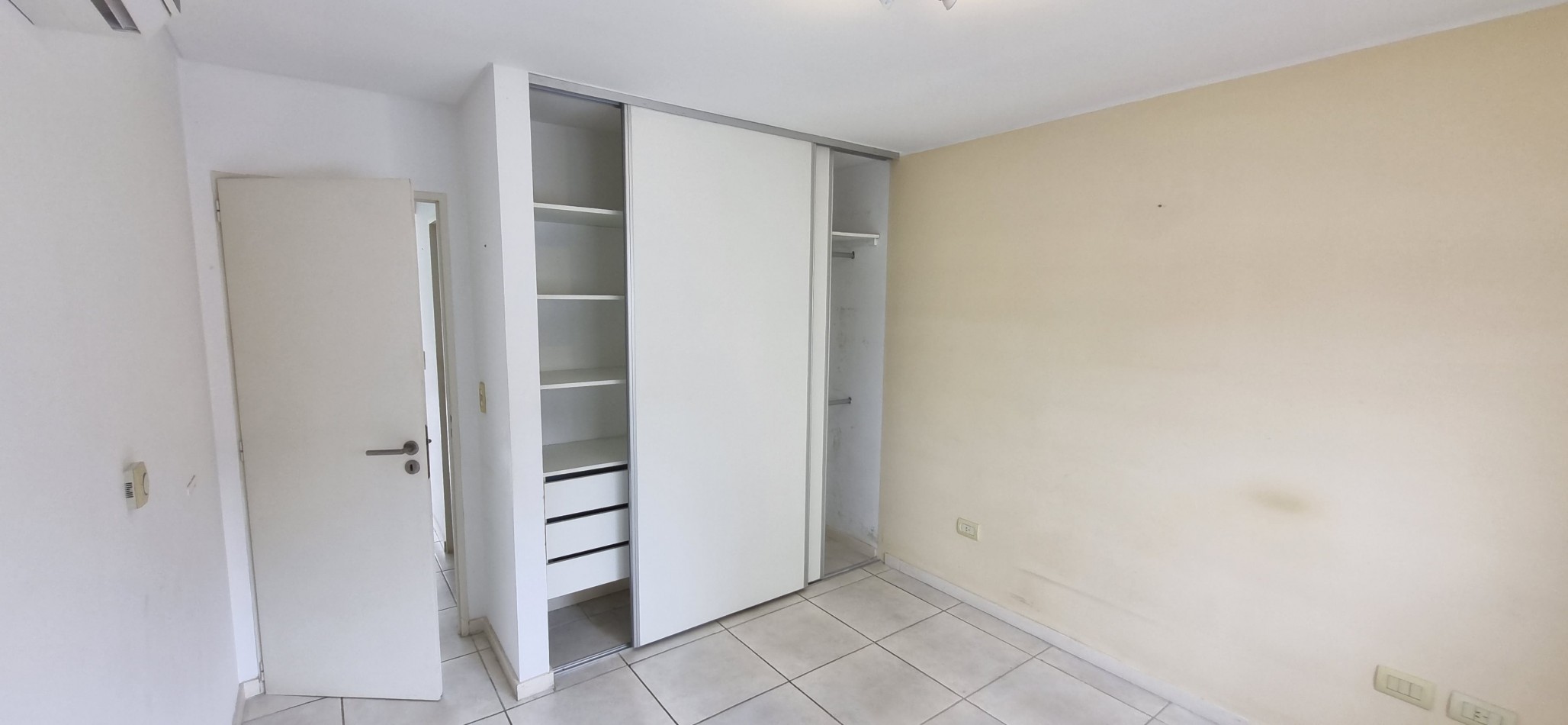 Departamento de dos ambientes a la venta en Castelar