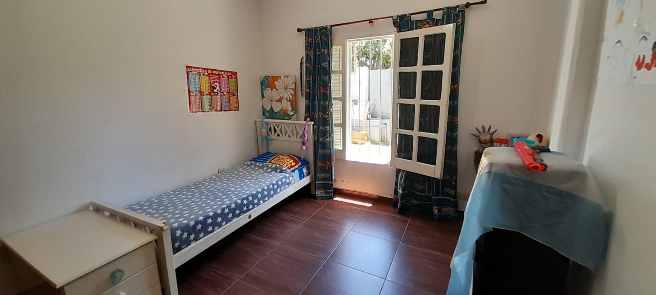 Casa con Departamento en Planta Alta - Moron