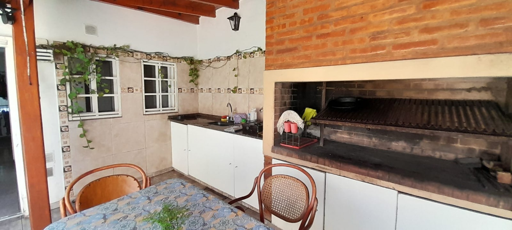 Casa con Departamento en Planta Alta - Moron