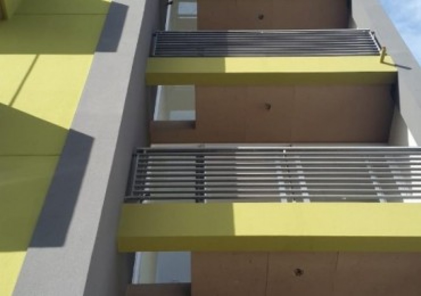 Departamento en alquiler de 2 amb. con cochera cubierta en Moron Sur