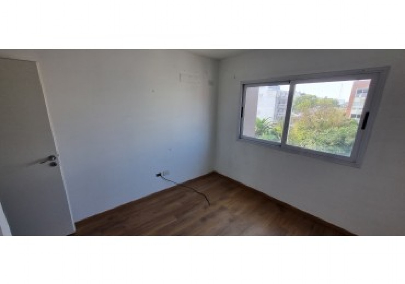 Departamento en alquiler de 2 amb. con cochera cubierta en Moron Sur