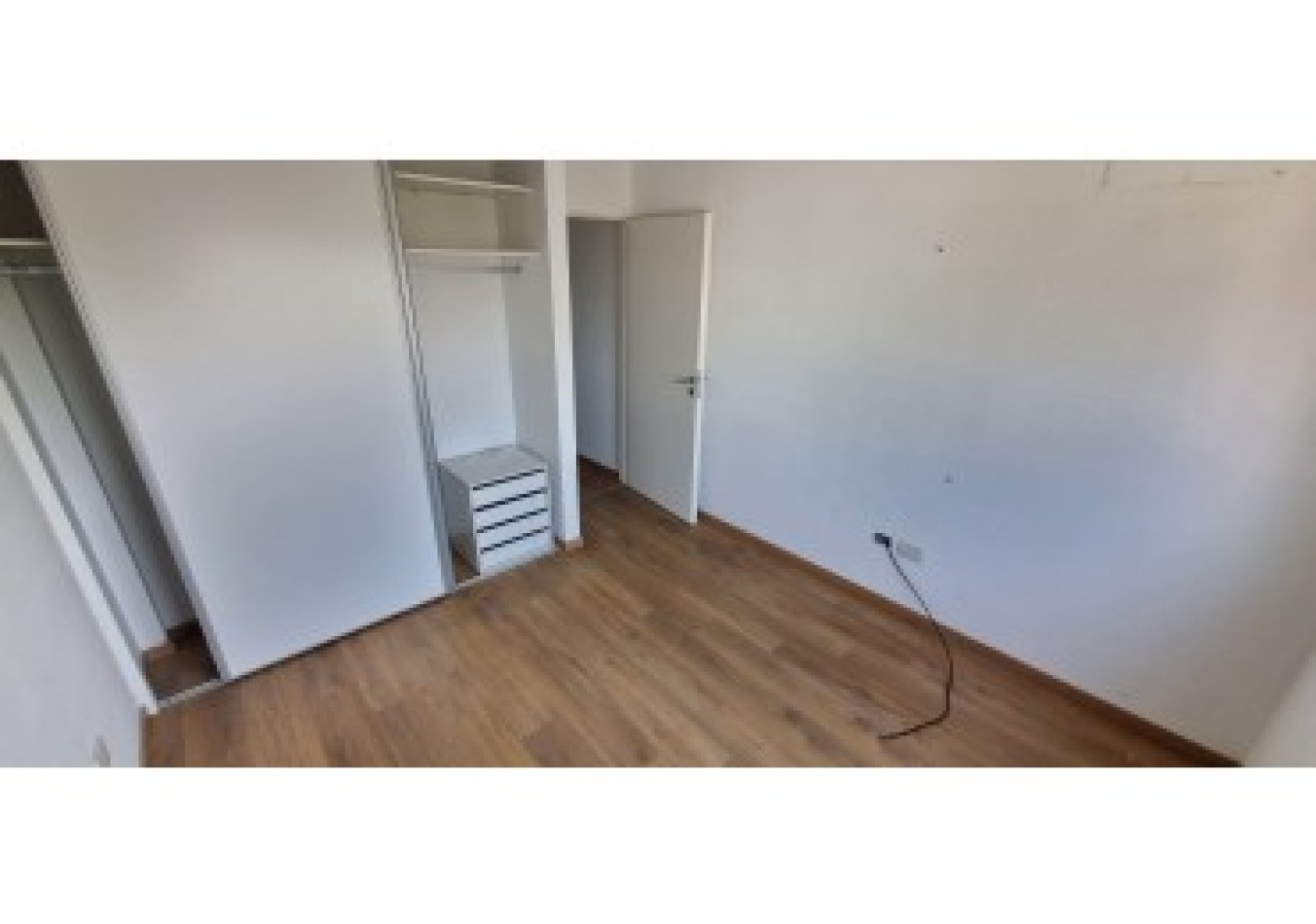 Departamento en alquiler de 2 amb. con cochera cubierta en Moron Sur