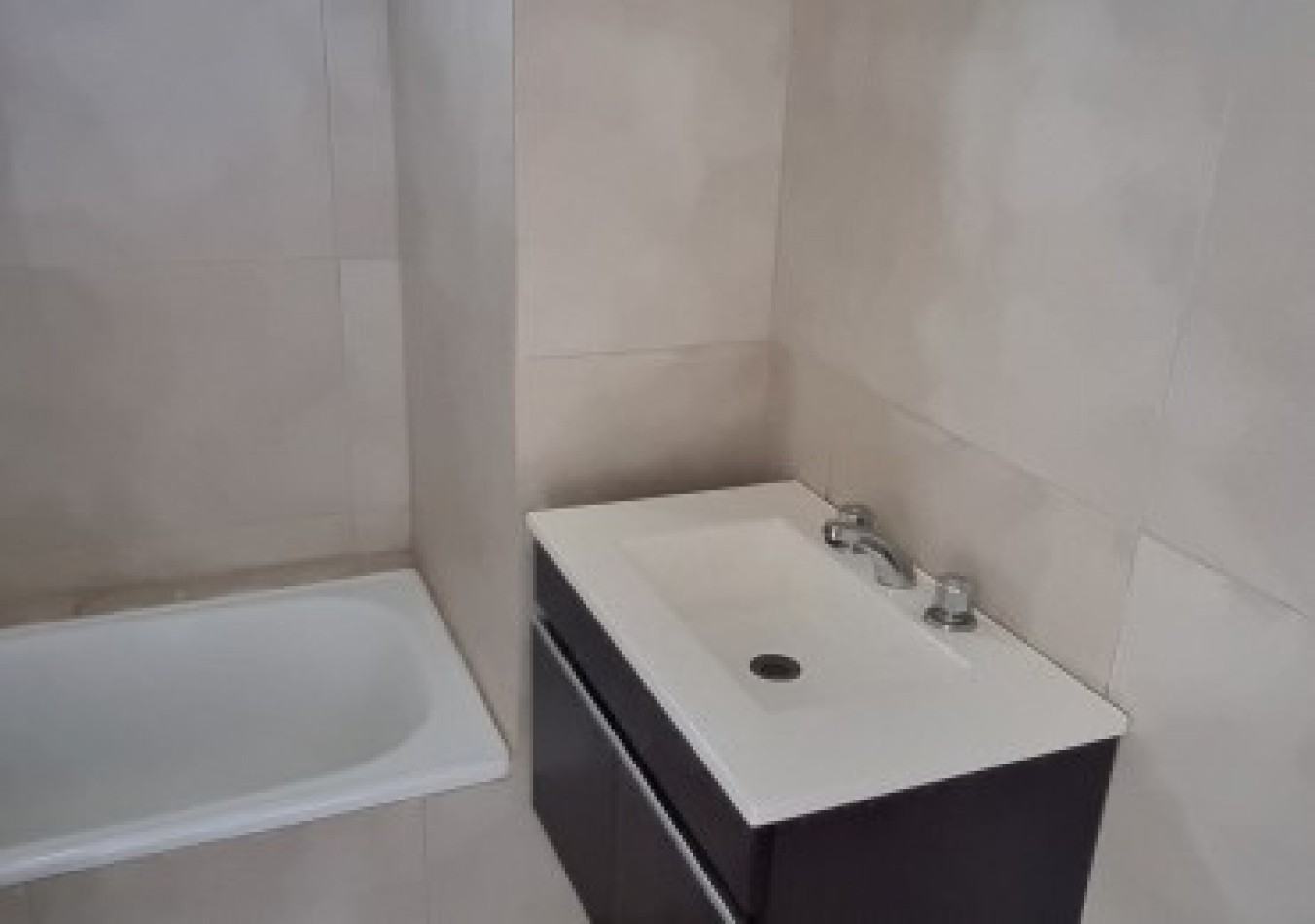 Departamento en alquiler de 2 amb. con cochera cubierta en Moron Sur