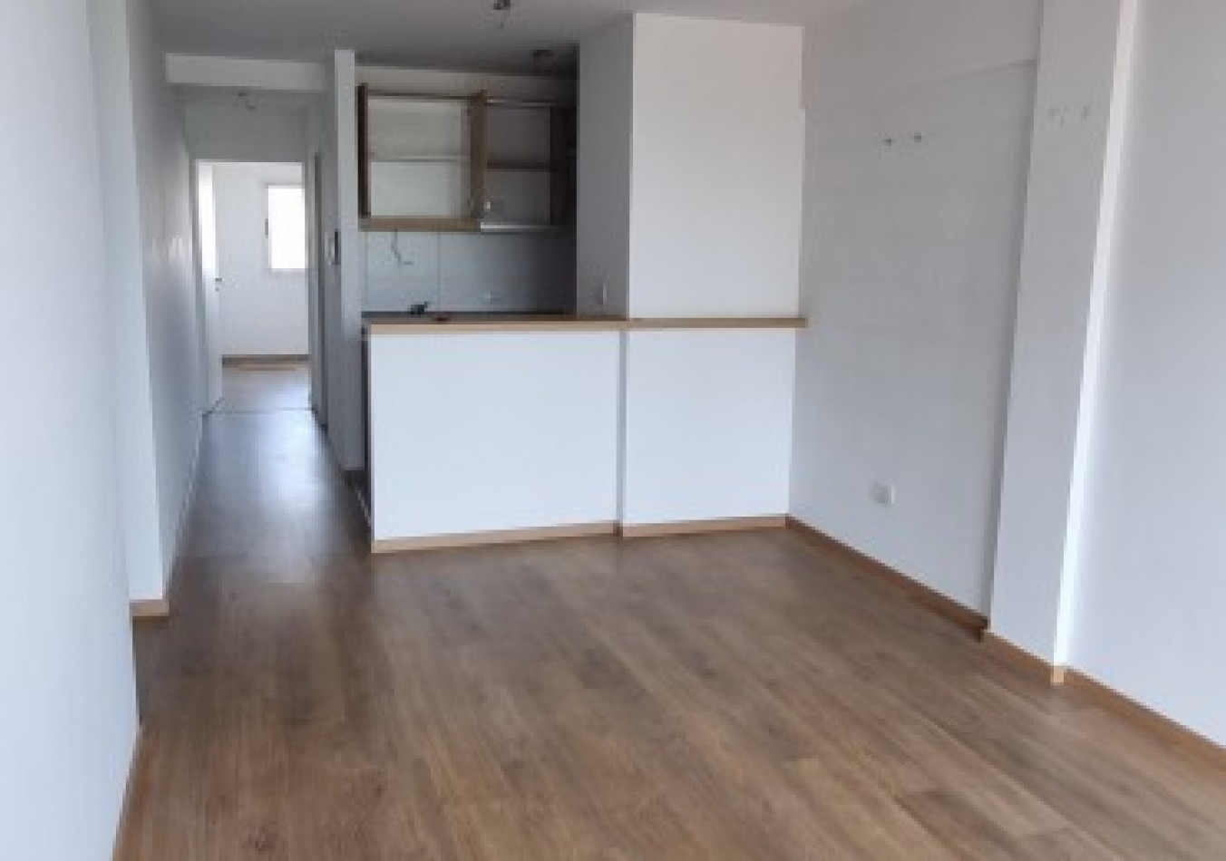 Departamento en alquiler de 2 amb. con cochera cubierta en Moron Sur