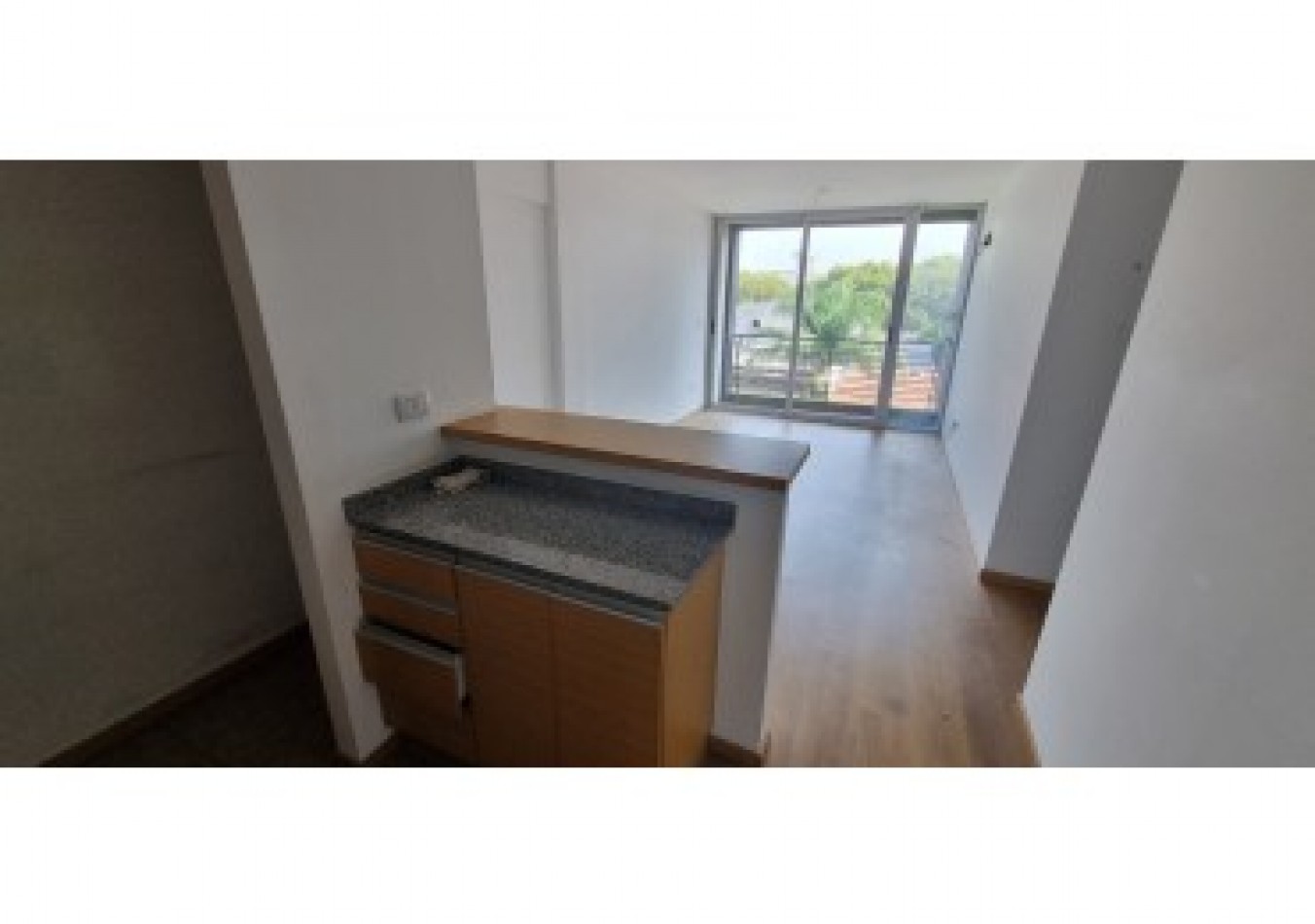 Departamento en alquiler de 2 amb. con cochera cubierta en Moron Sur