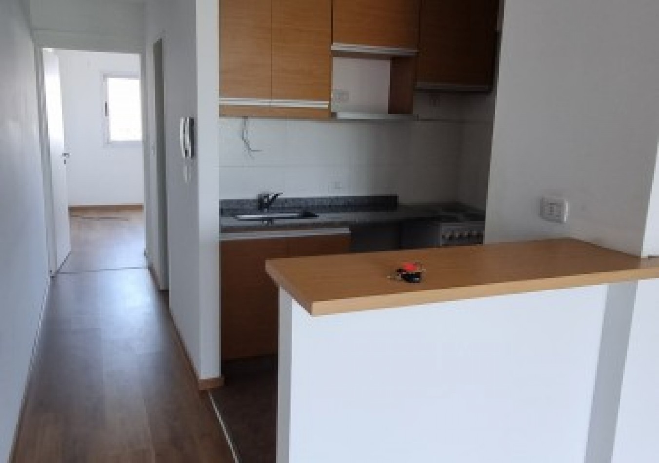 Departamento en alquiler de 2 amb. con cochera cubierta en Moron Sur