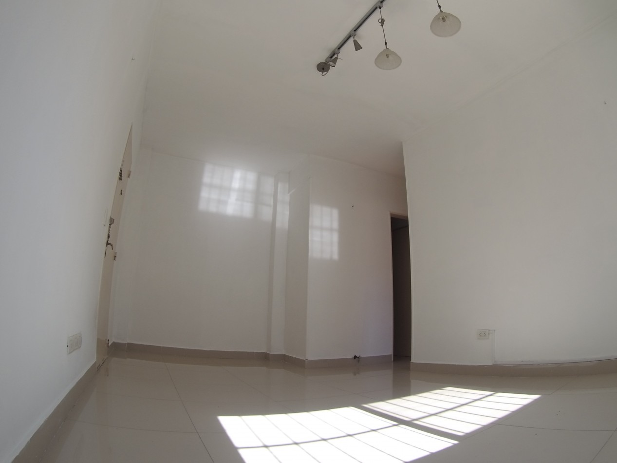 Departamento de 2 amb. en Castelar Norte