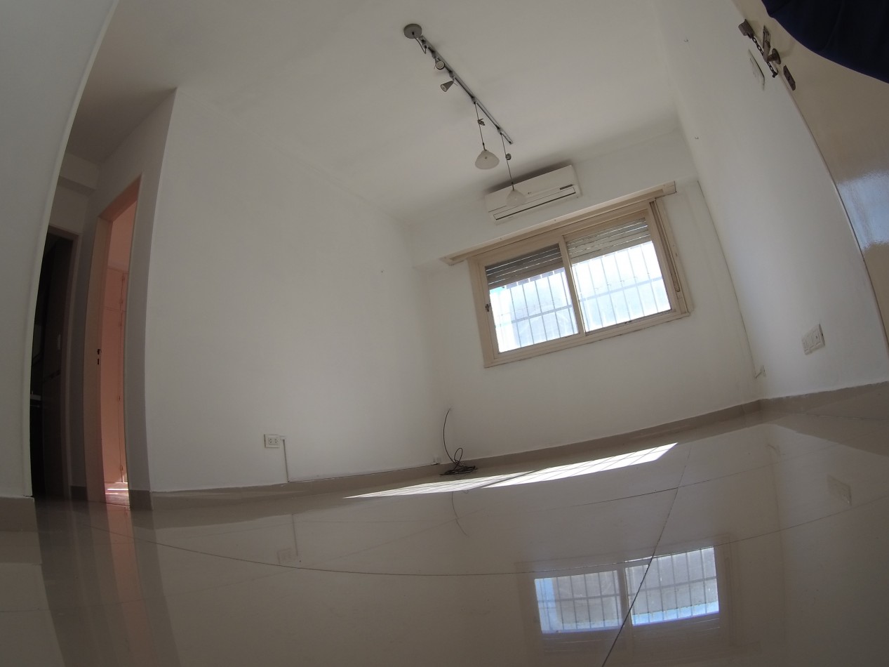 Departamento de 2 amb. en Castelar Norte