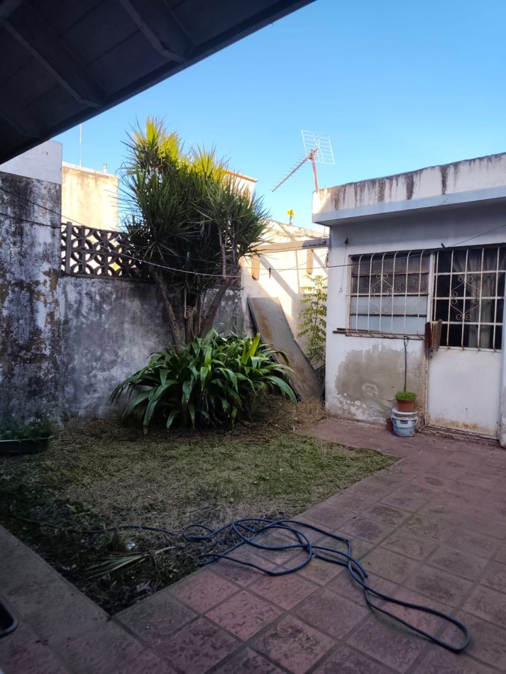 VENTA- Casa 5 ambientes -Moron 