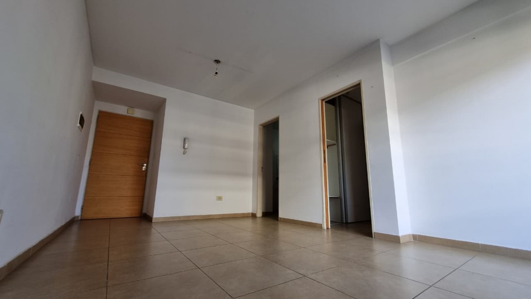 Departamento de 2 amb. con cochera cubierta en Moron Sur
