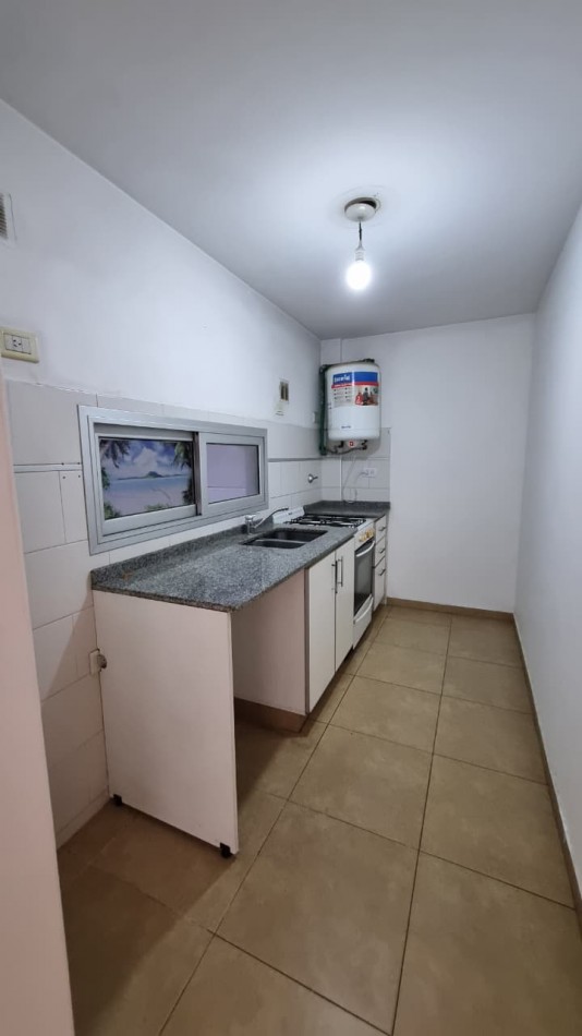 Departamento de 2 amb. con cochera cubierta en Moron Sur