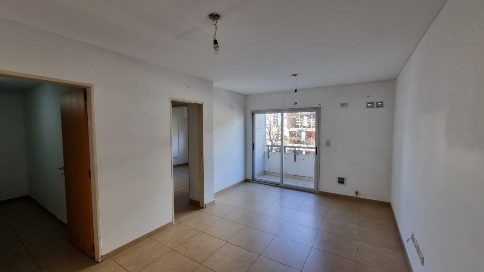 Departamento de 2 amb. con cochera cubierta en Moron Sur