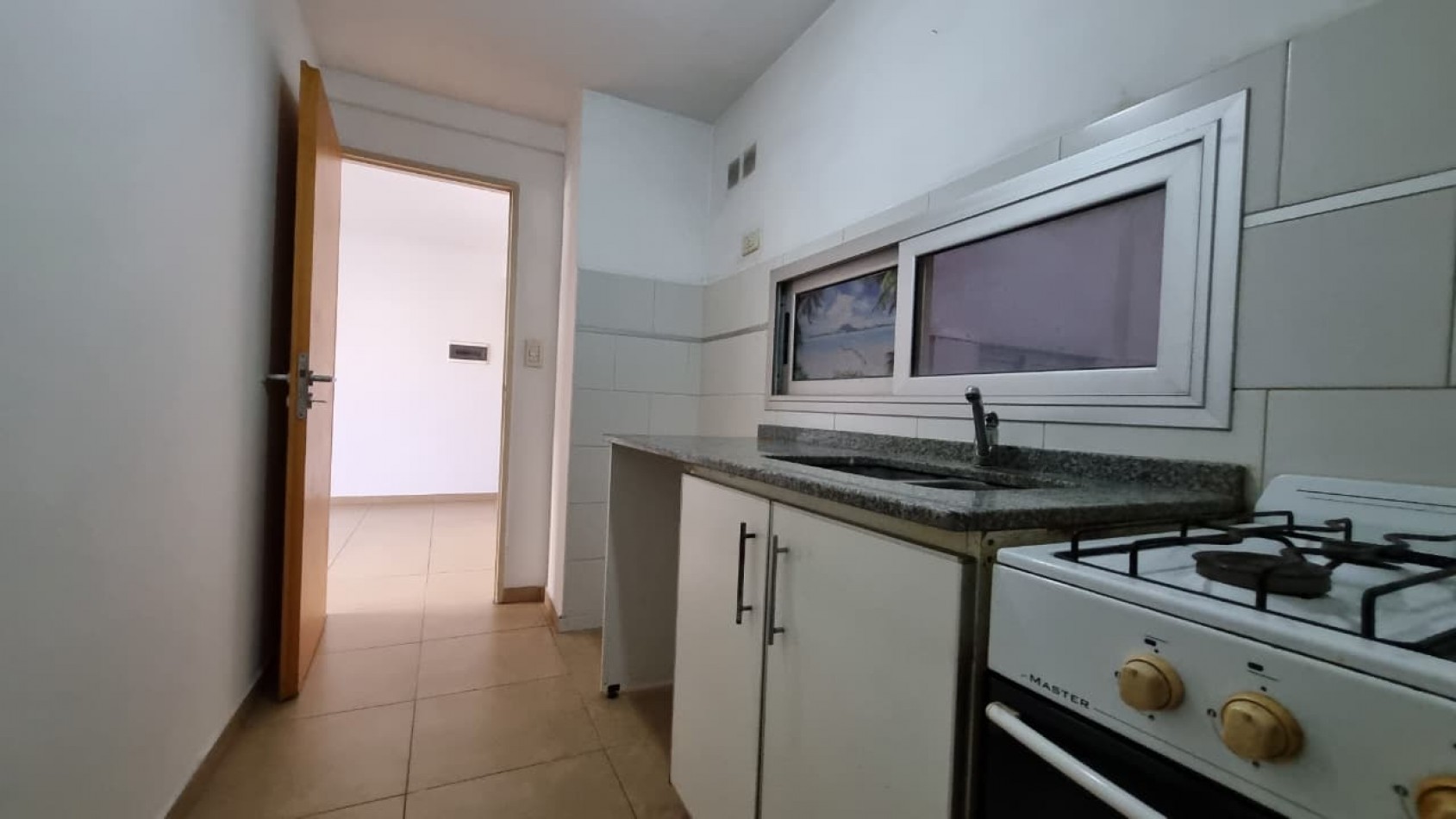 Departamento de 2 amb. con cochera cubierta en Moron Sur