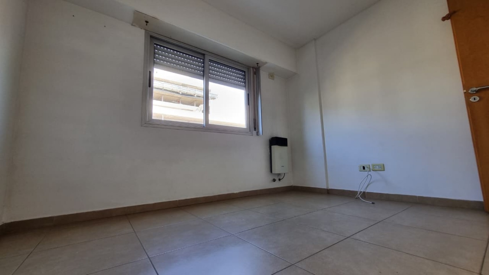 Departamento de 2 amb. con cochera cubierta en Moron Sur