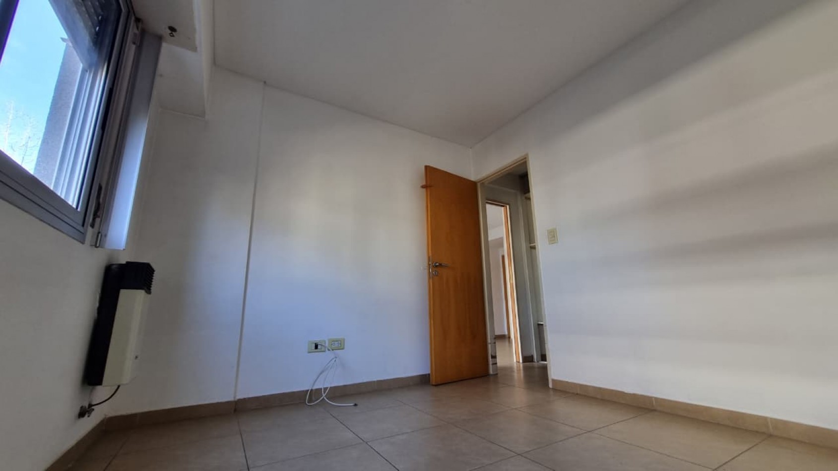 Departamento de 2 amb. con cochera cubierta en Moron Sur
