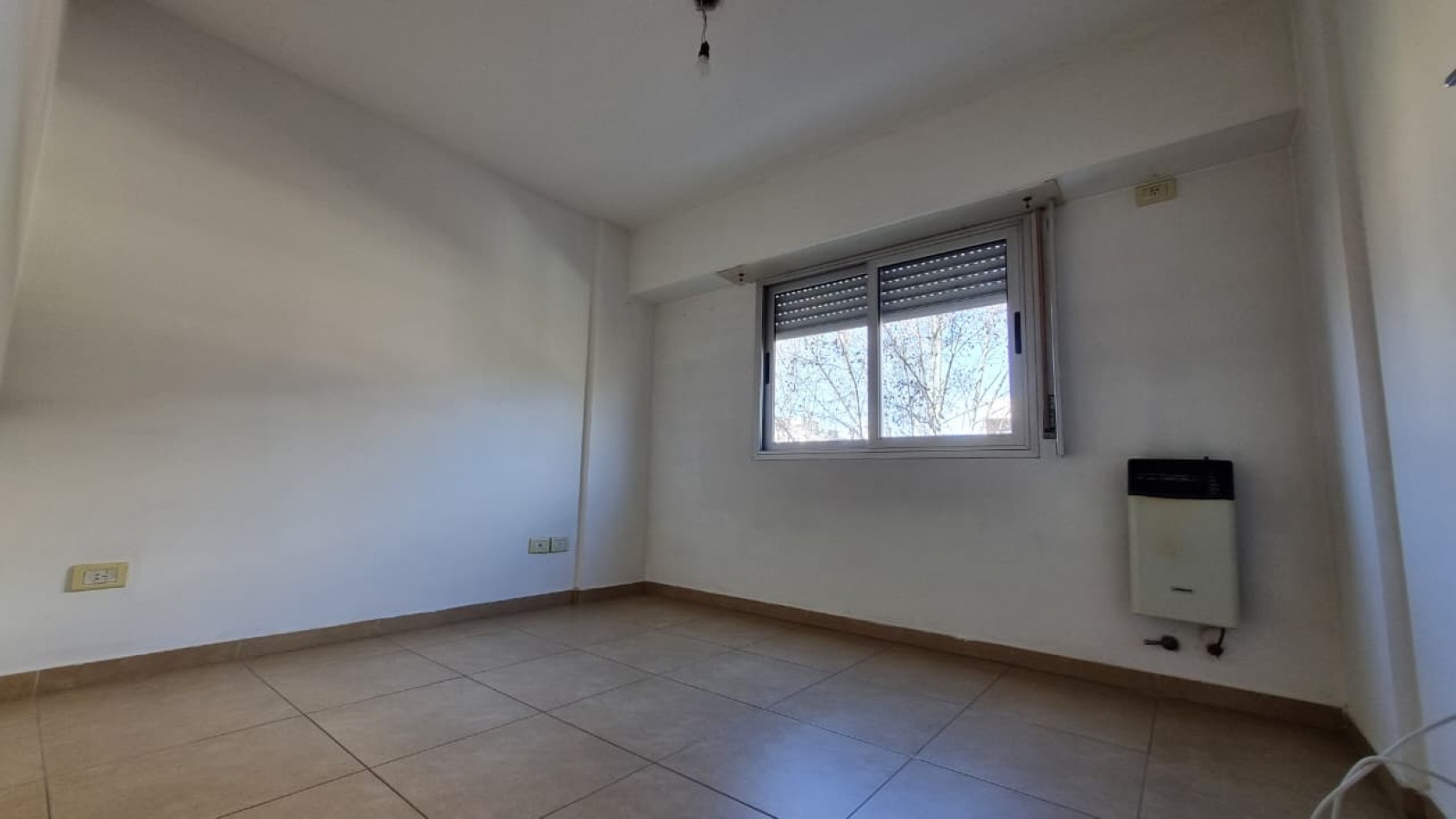 Departamento de 2 amb. con cochera cubierta en Moron Sur