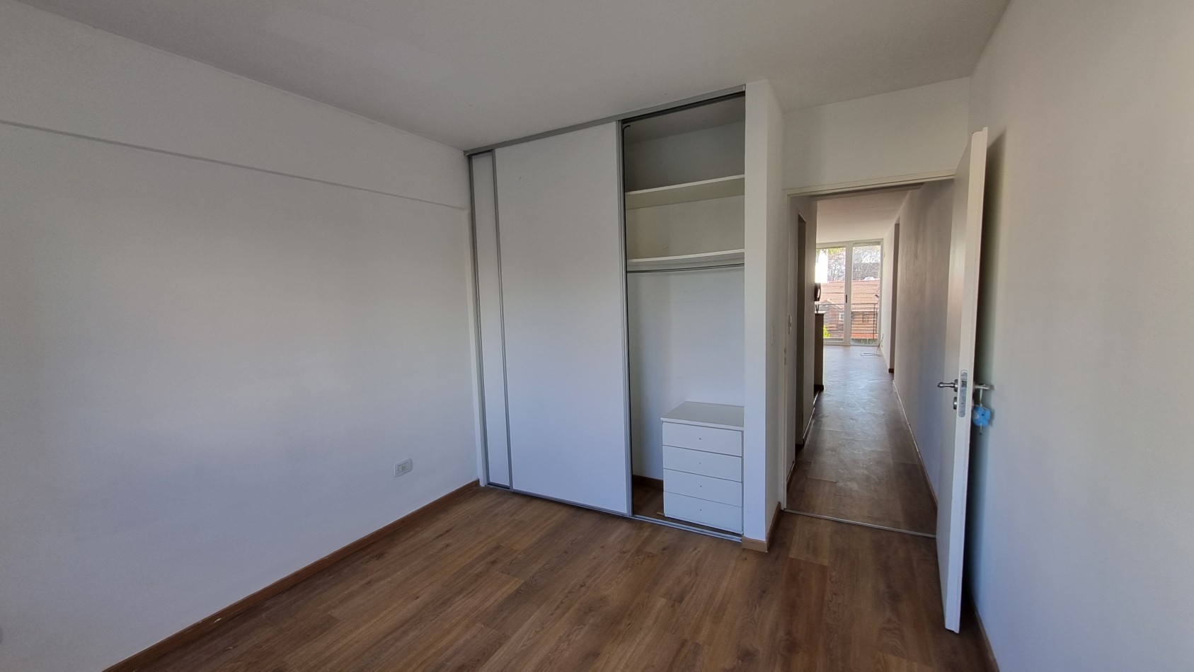 Departamento en alquiler de 2 ambientes con cochera cubierta en Moron Sur
