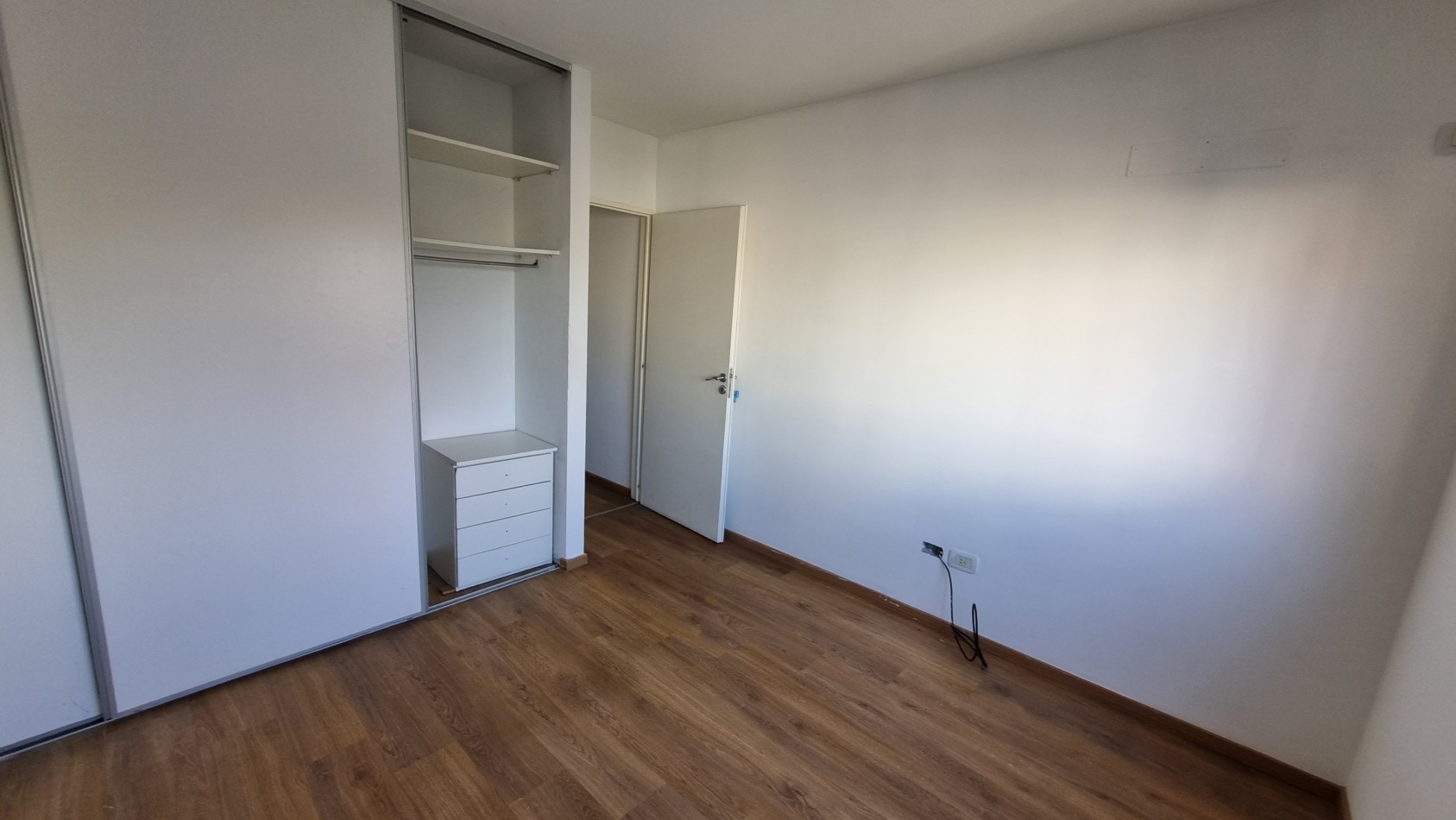 Departamento en alquiler de 2 ambientes con cochera cubierta en Moron Sur