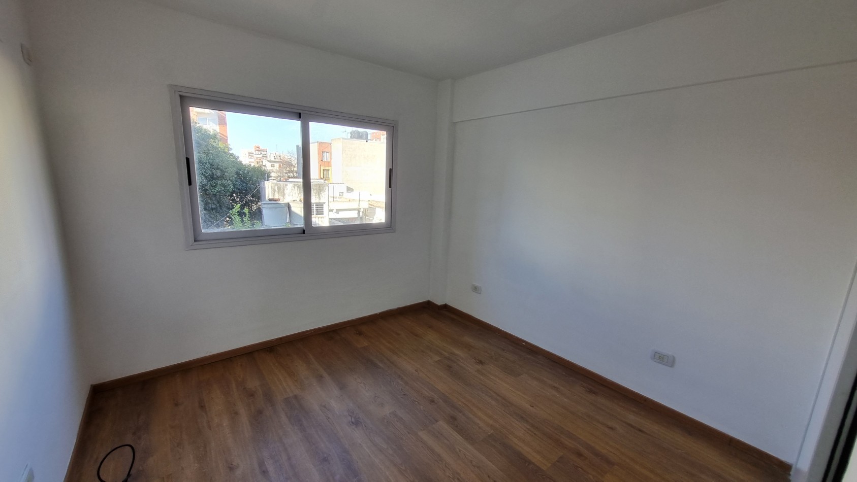 Departamento en alquiler de 2 ambientes con cochera cubierta en Moron Sur