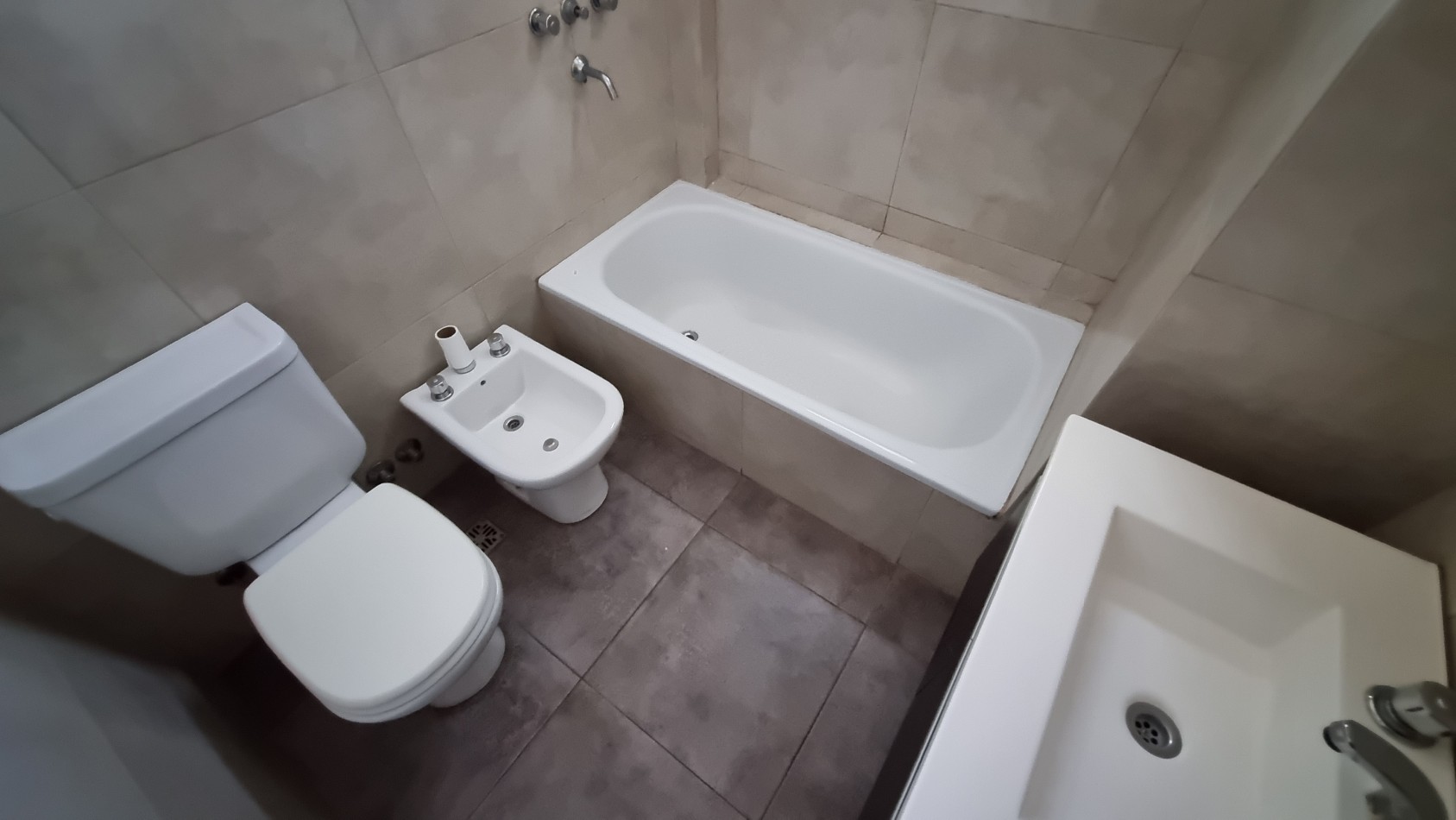 Departamento en alquiler de 2 ambientes con cochera cubierta en Moron Sur