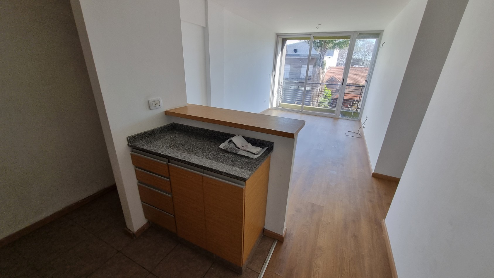 Departamento en alquiler de 2 ambientes con cochera cubierta en Moron Sur