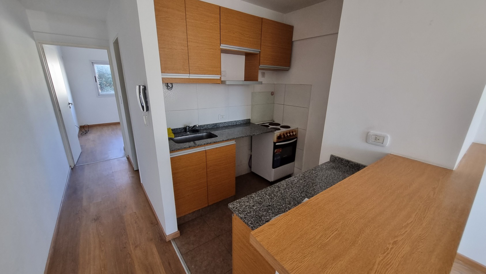 Departamento en alquiler de 2 ambientes con cochera cubierta en Moron Sur