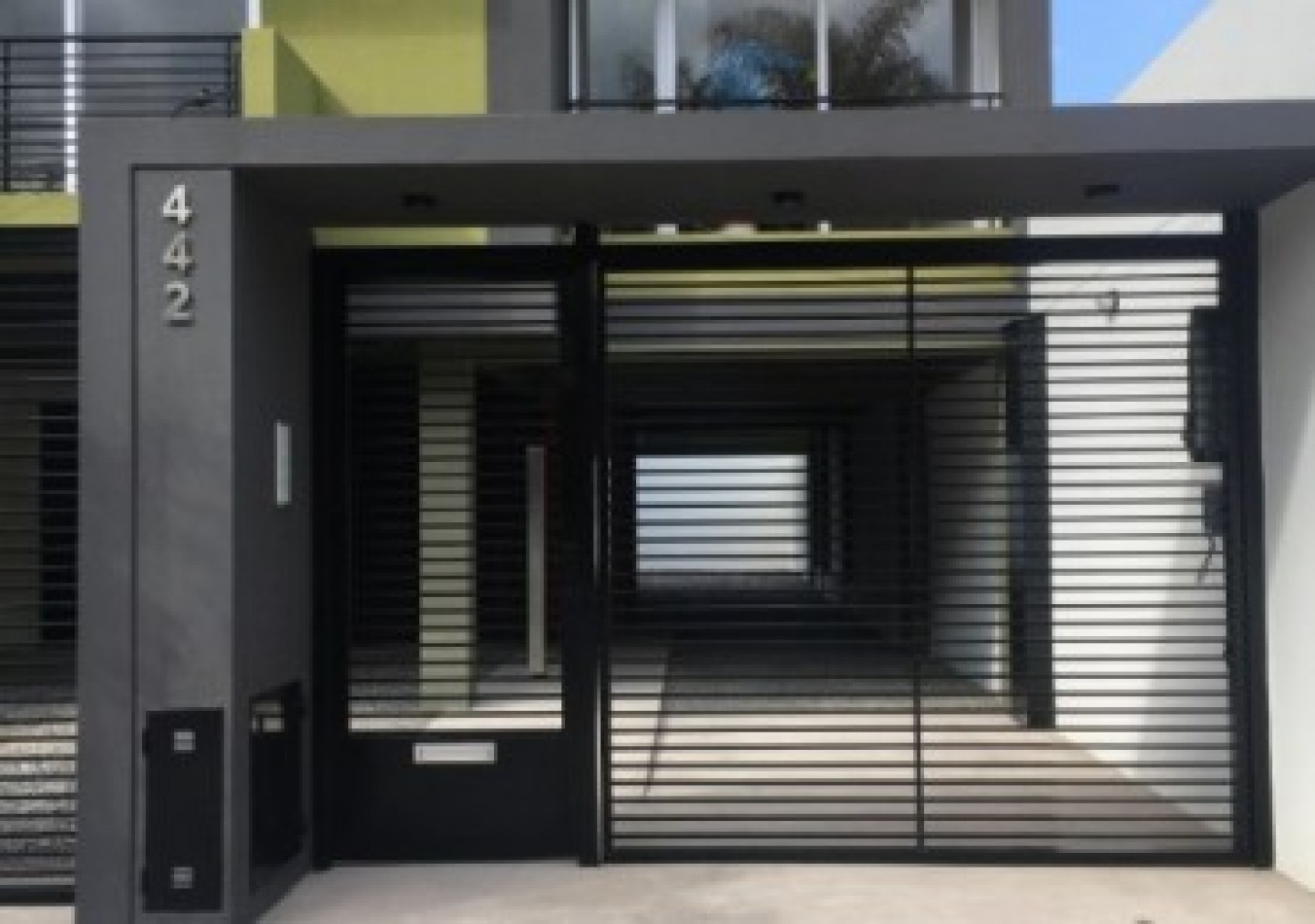 Departamento de 2 ambientes con cochera cubierta