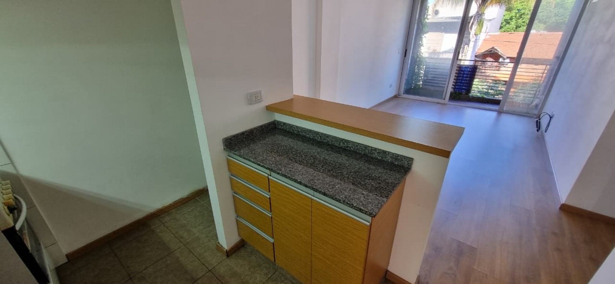 Departamento de 2 ambientes con cochera cubierta