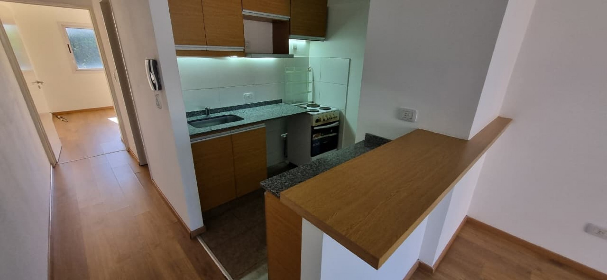 Departamento de 2 ambientes con cochera cubierta