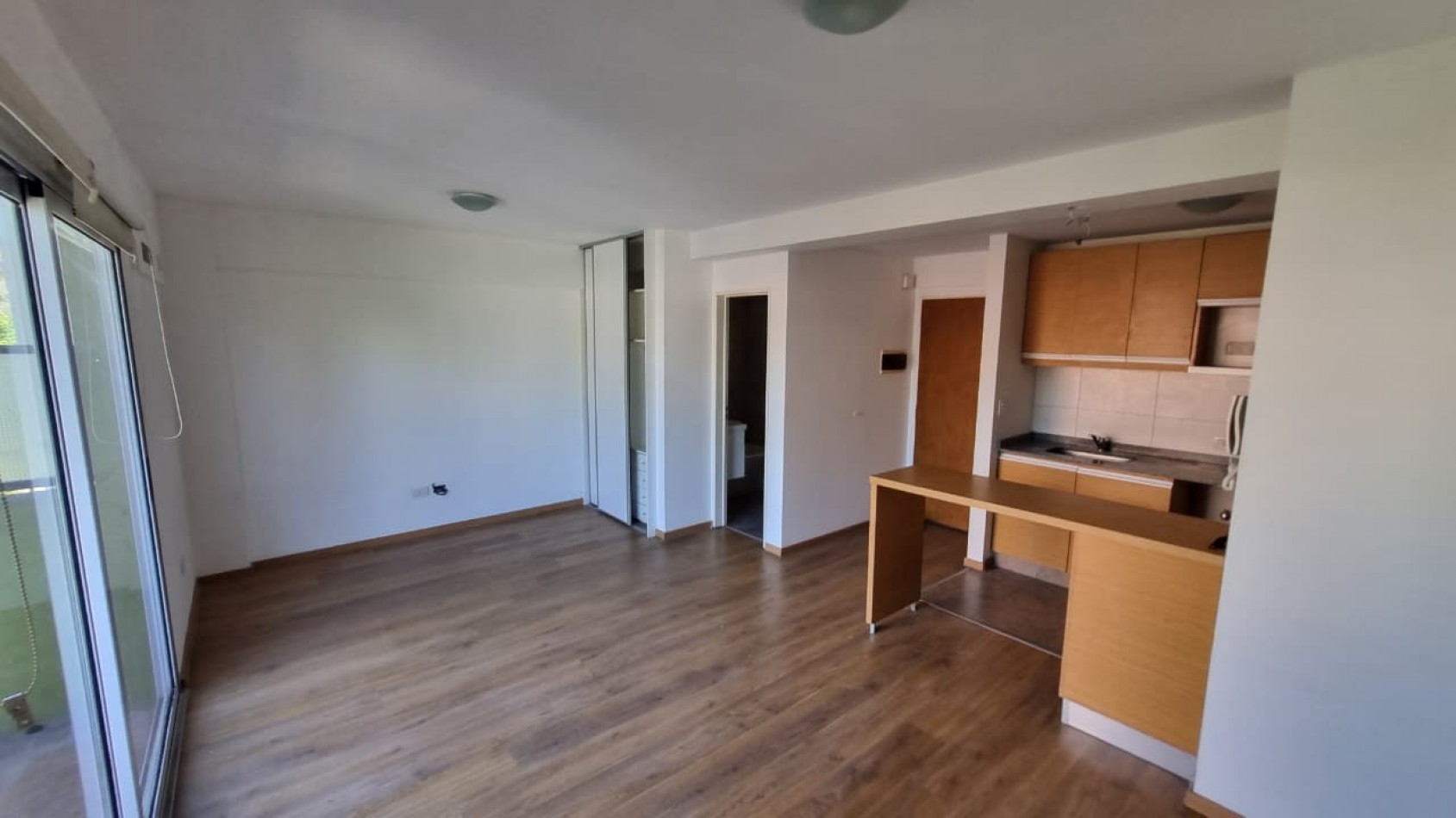 Monoambiente con cochera en Moron Sur