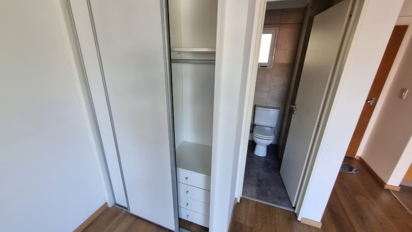 Monoambiente con cochera en Moron Sur