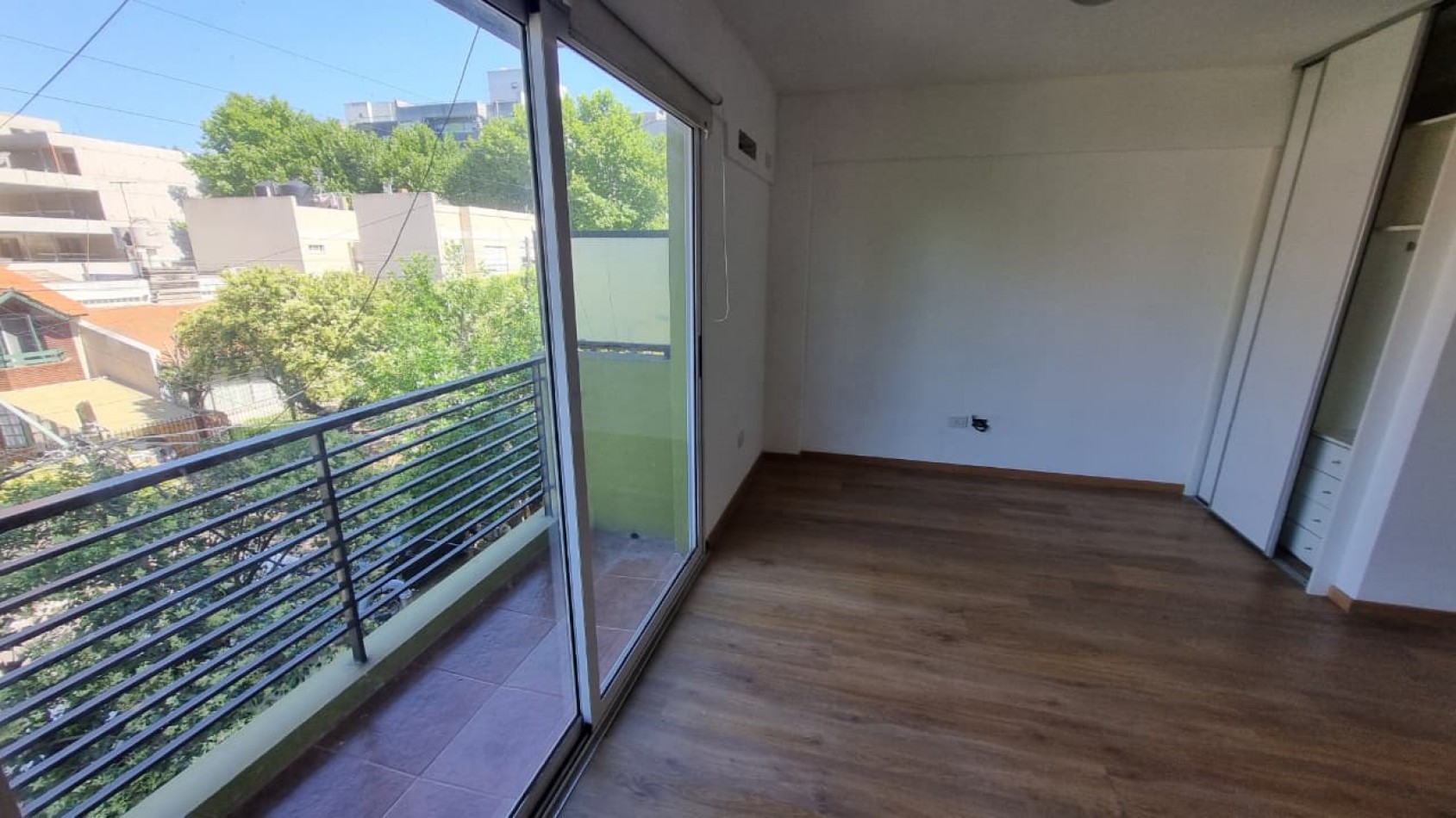 Monoambiente con cochera en Moron Sur