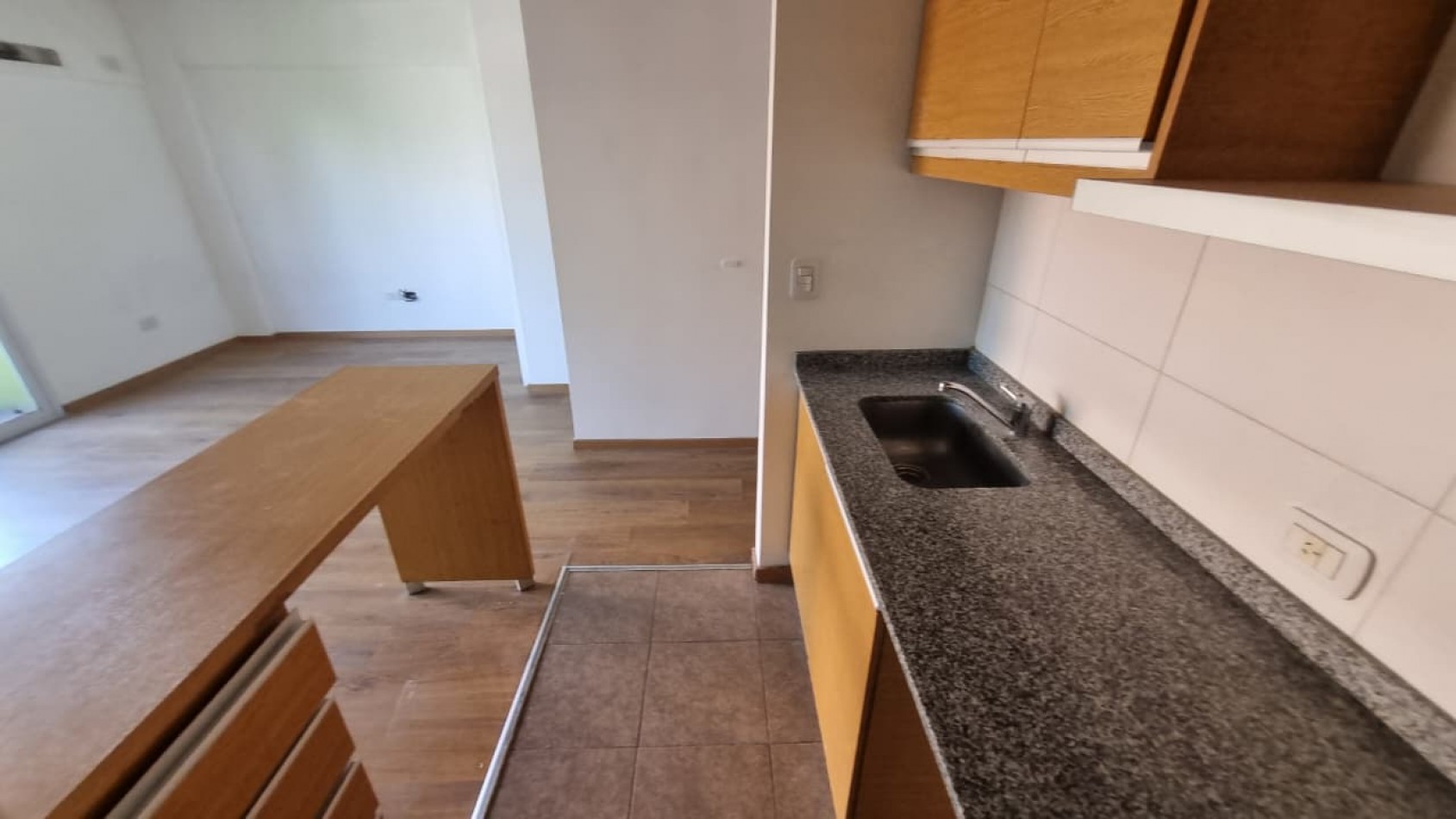 Monoambiente con cochera en Moron Sur