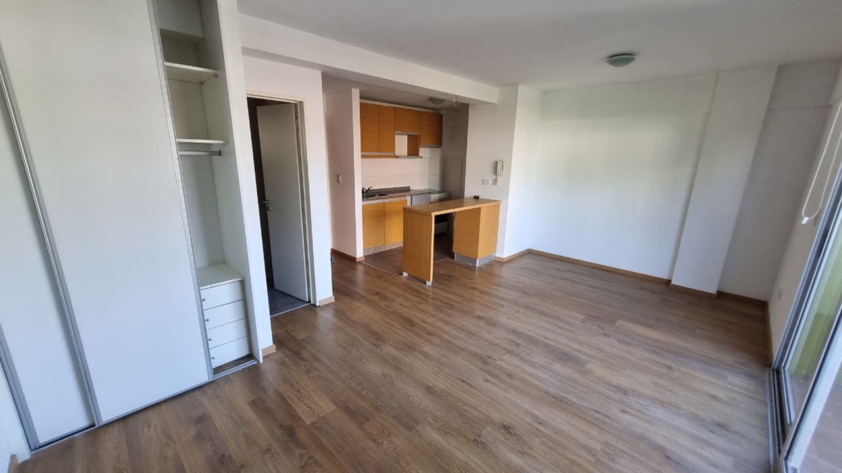 Monoambiente con cochera en Moron Sur